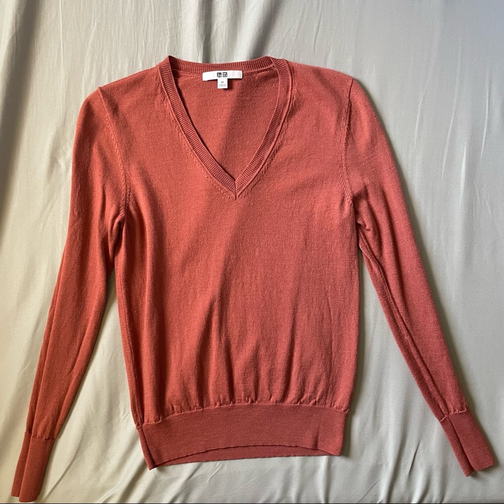 UNIQLO Women Extra Fine Merino V Neck - XS